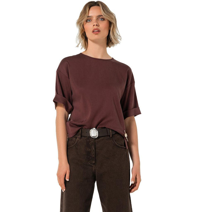 Caroline Biss blusa donna bordeaux, vista frontale su modella