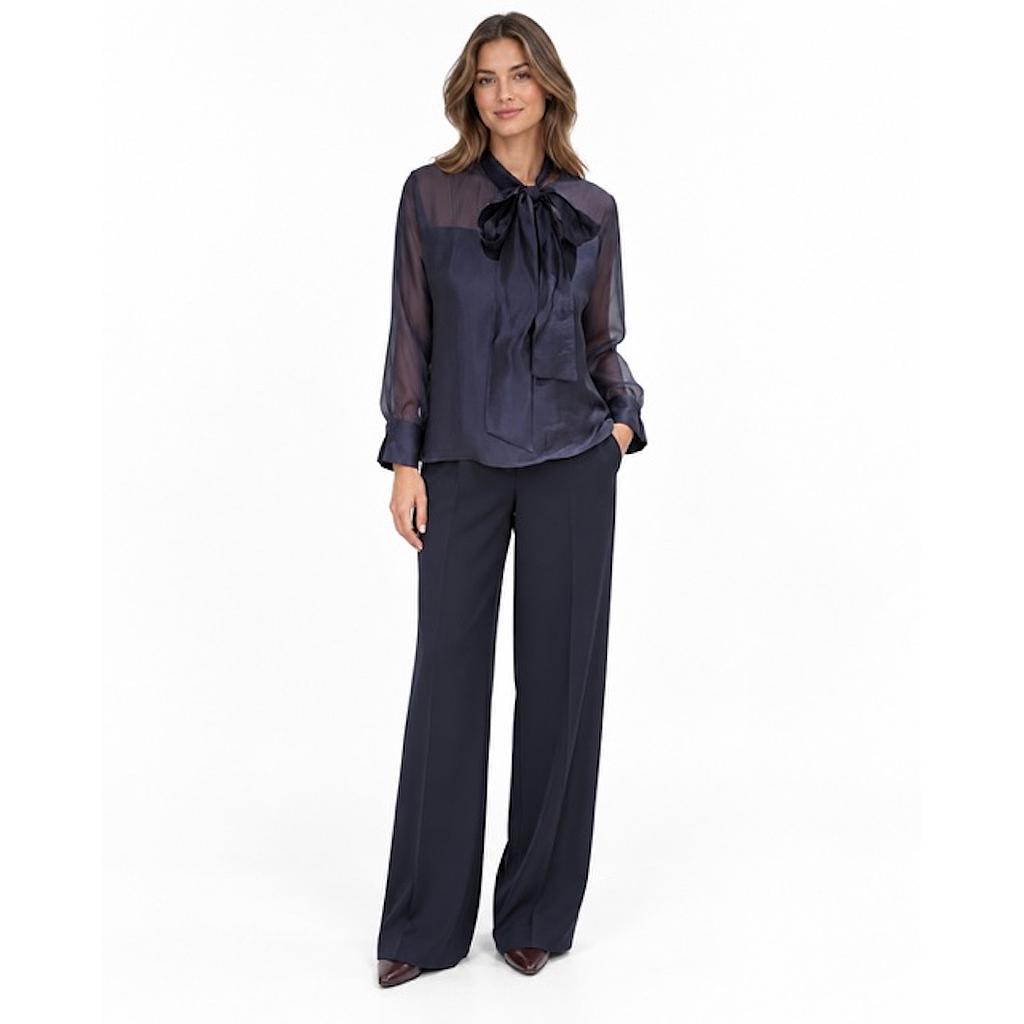 Natan pantaloni donna blu navy, vista frontale su modella